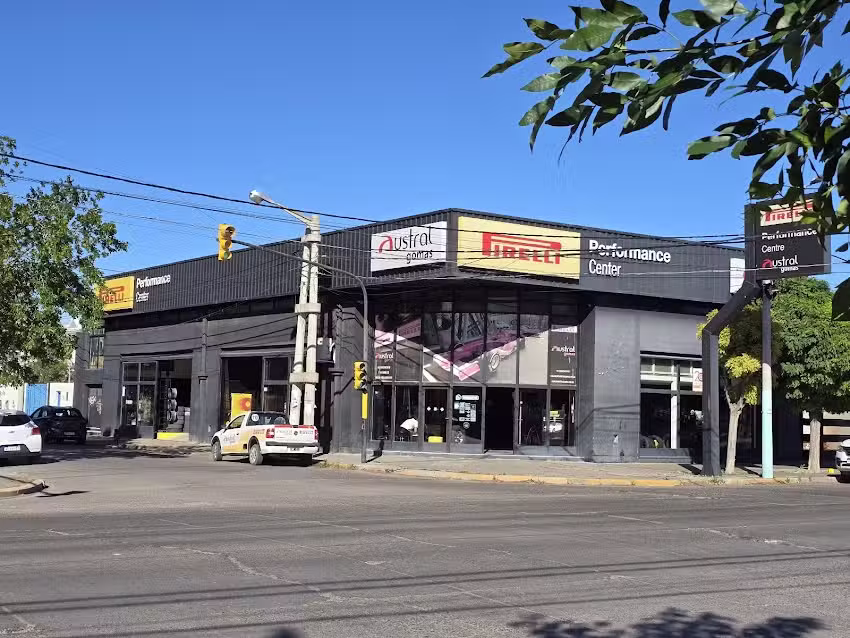 Austral Gomas | Pirelli