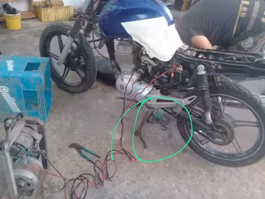 AUXILIOS ,GOMERIA Y TALLER MECANICO 24 HS.