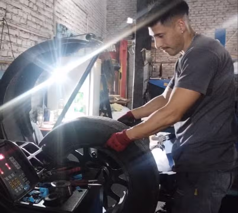 Ayala Neumáticos y Servicios