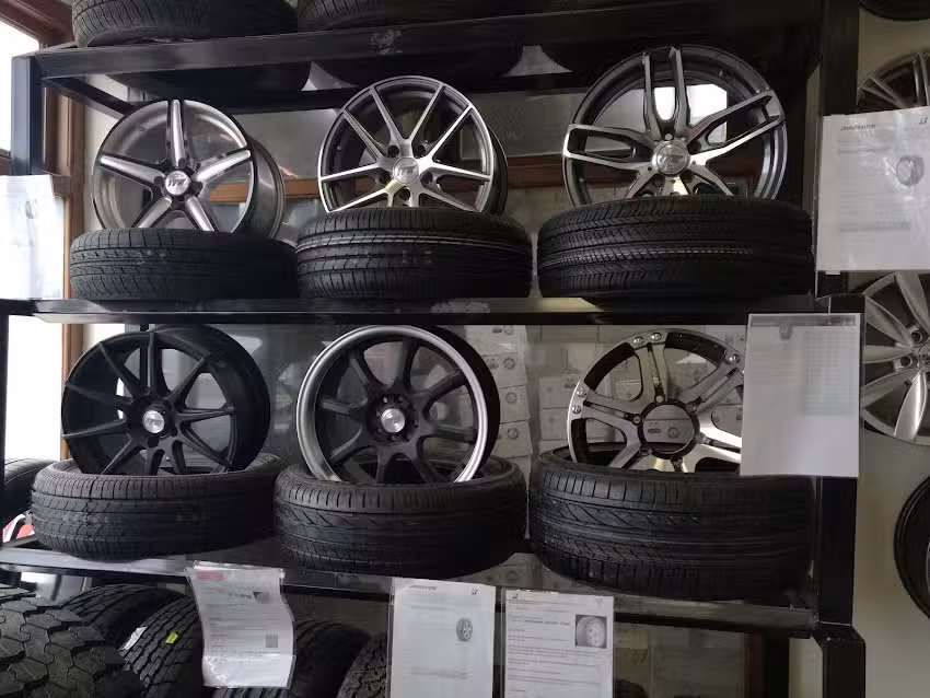 El Águila 1 Taller, Lubricentro y Gomeria