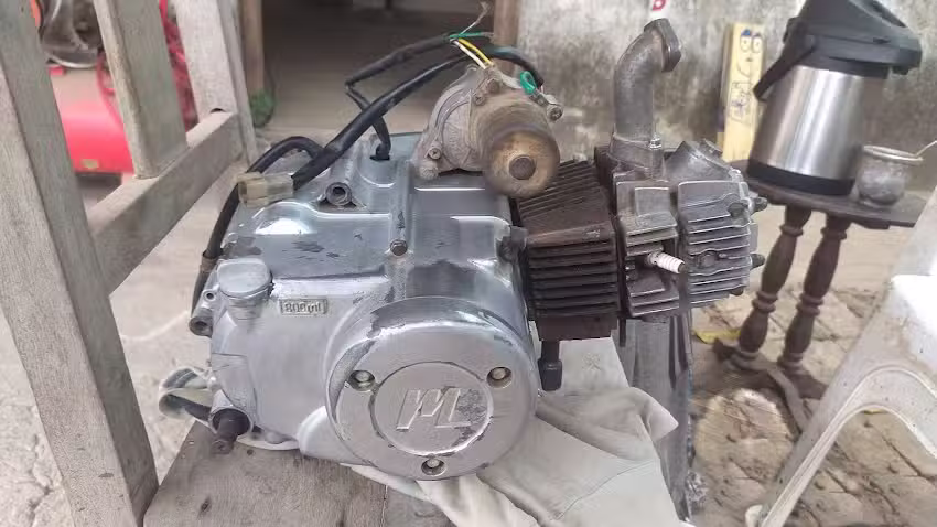 EL GARAGE taller y respuestos de motos