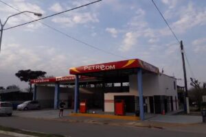 Estación de servicio «PetroCom»