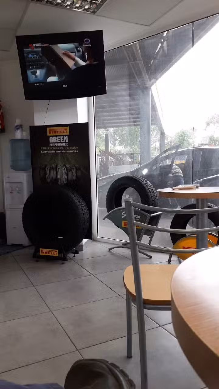 Fleming Y Martolio neumáticos – centro de distribución – Punto Prometeon