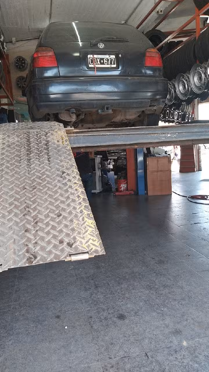 GCG Revisión Técnica Vehicular Neumáticos y Llantas