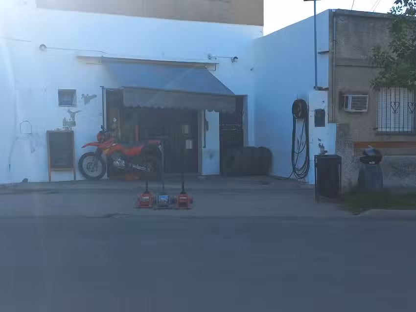 Gomería «El Ruso» (neumaticos usados y nuevos) y auxilios a domicilios.