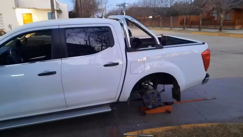 Gomeria FERREYRA y lavadero de autos.