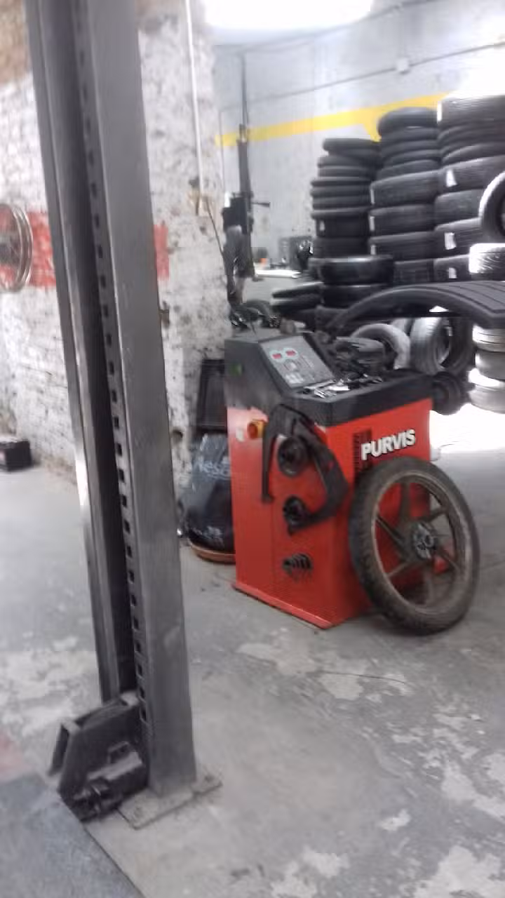 Gomería Franklin J.B balanceo. No se trabaja con motos