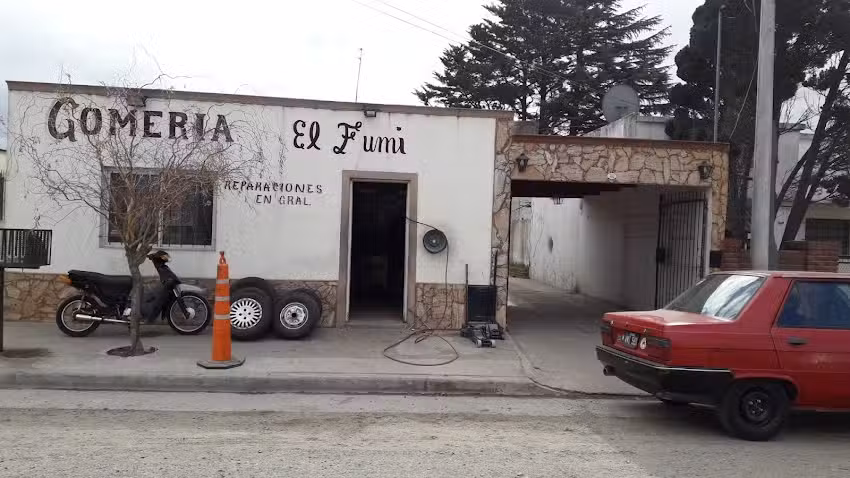 Gomeria y auxilios 24hs «El Fumii»