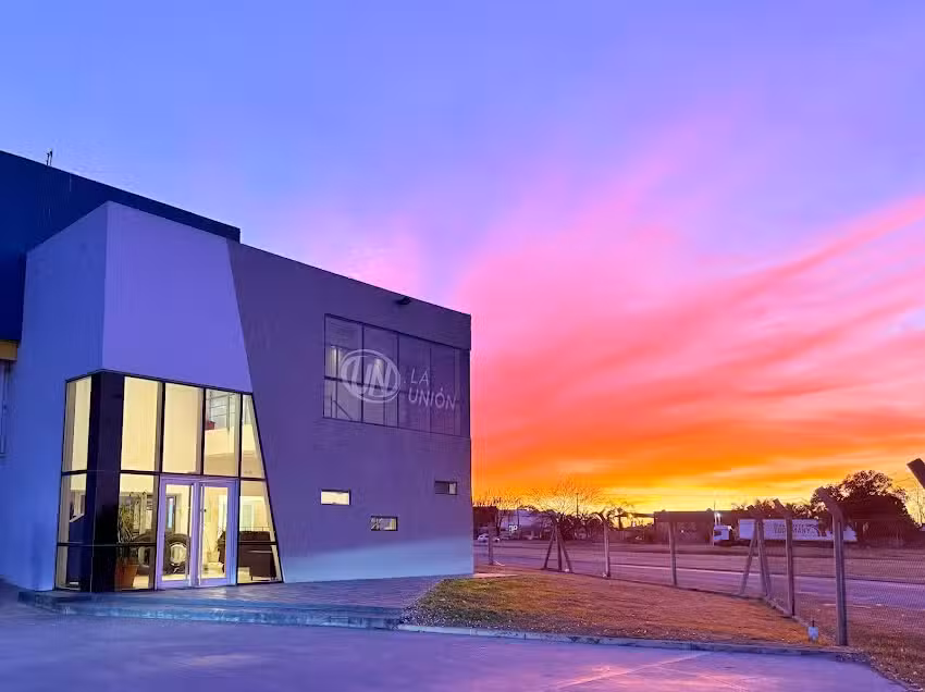 La unión. Truck center, Planta reconstructora de neumáticos