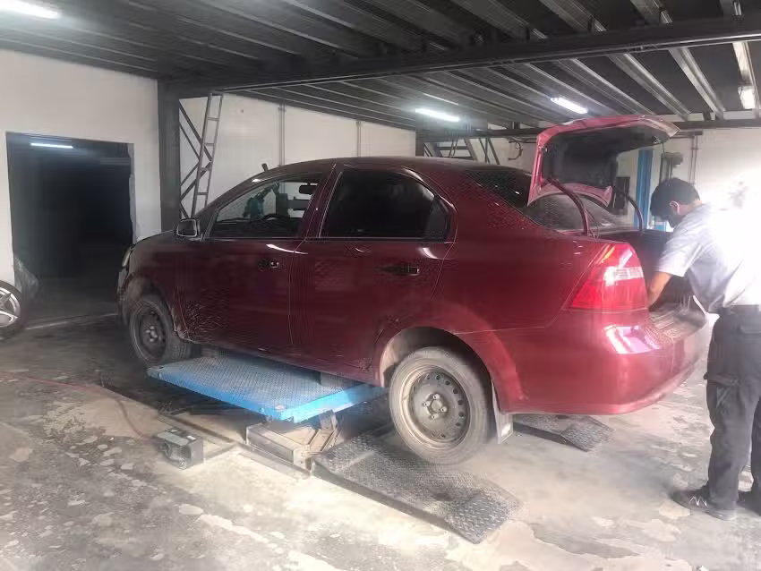 Larrauri Neumaticos Crespo S.A.