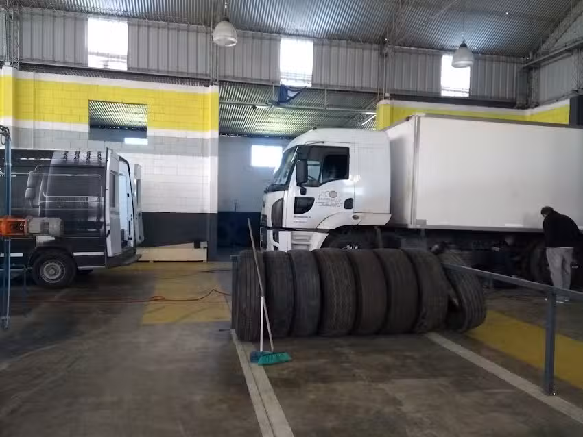 Planta de reconstrucción de neumáticos y truck center P&L