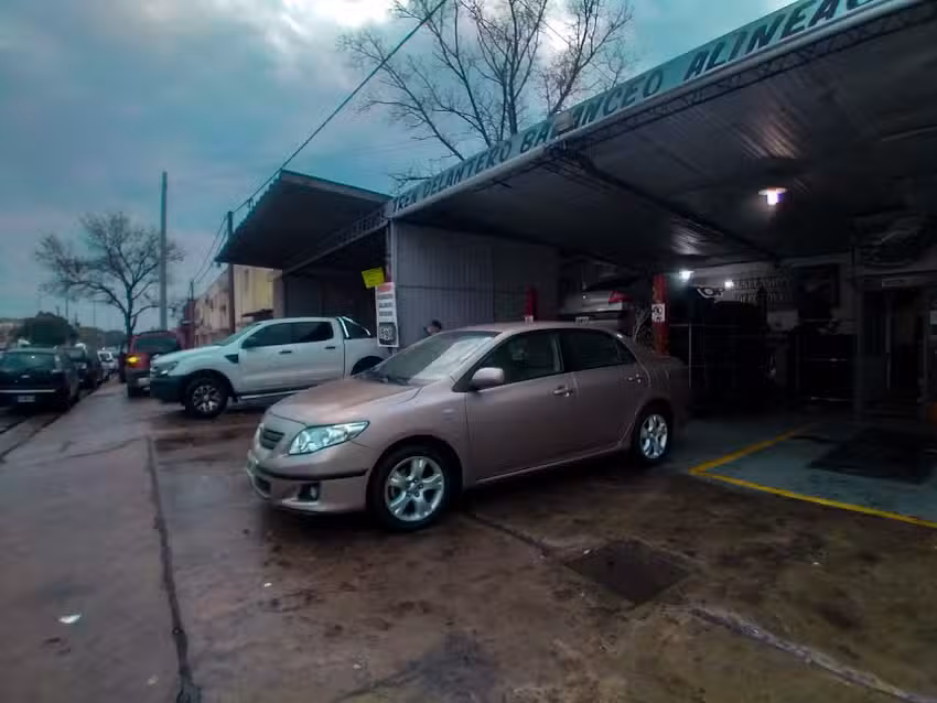 Stop Neumáticos y Servicios.