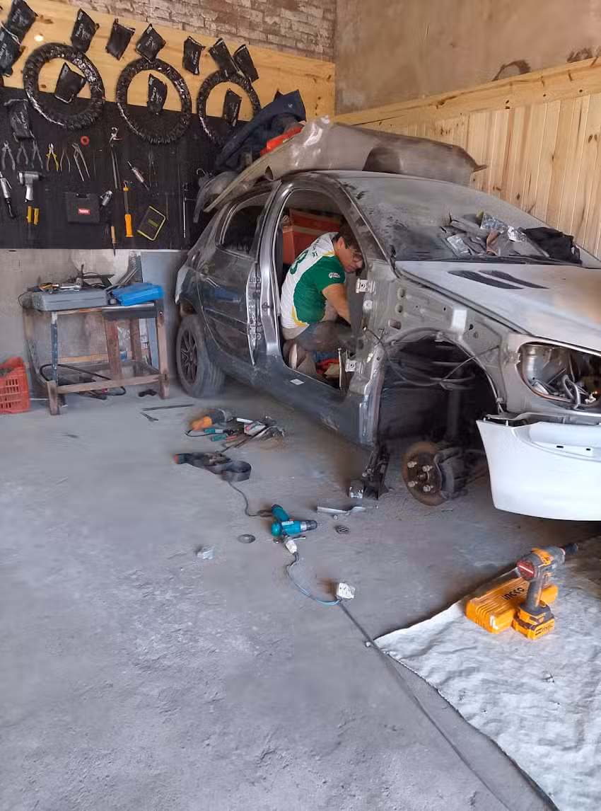 Taller de chapa y pintura más gomería