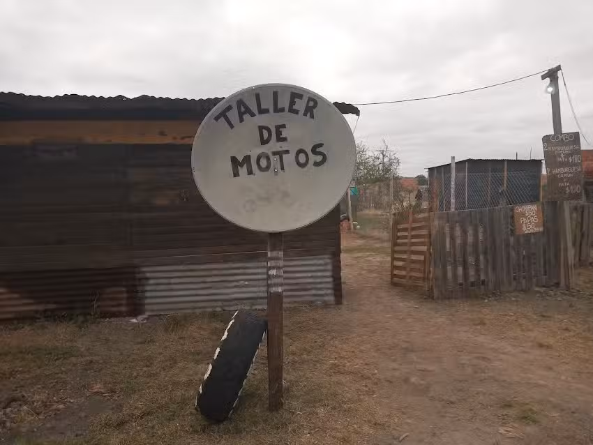 Taller, Gomeria De Motos «Ángel»