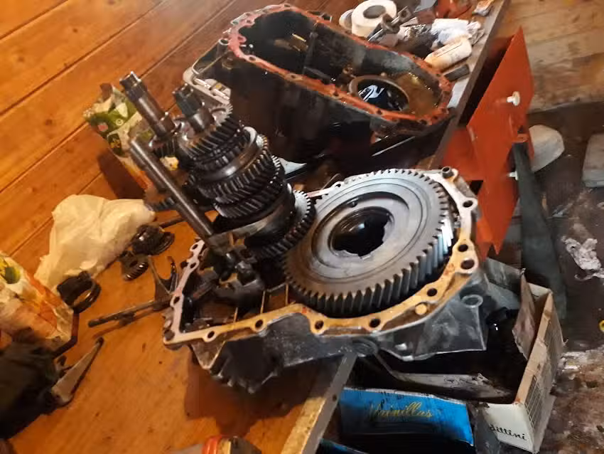 Transmisiones JR y GOMERIA